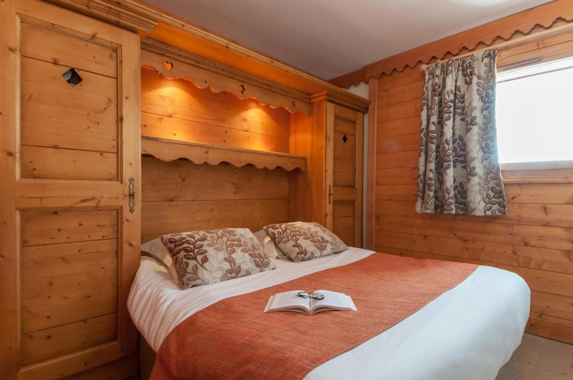 One-Bedroom Apartment Sleeping Alcove Balcony